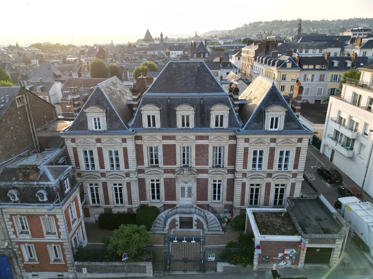 Immeuble de plus de 1 500 m² au cœur de Rouen — Immeuble · Rouen Hypercentre